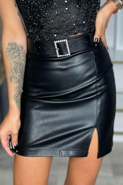 Czarna spódnica mini z paskiem