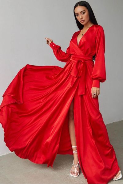 Czerwona satynowa sukienka maxi