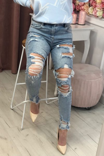 jeansy damskie z postrzępioną nogawką
