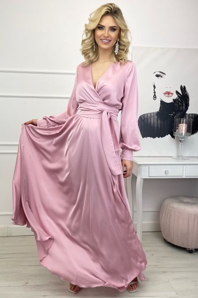 Jasno różowa satynowa sukienka maxi