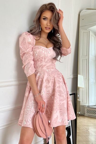 Rozkloszowana pudrowa sukienka w kwiaty Valentina
