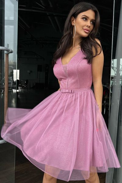 Brokatowa sukienka w kolorze różowym 