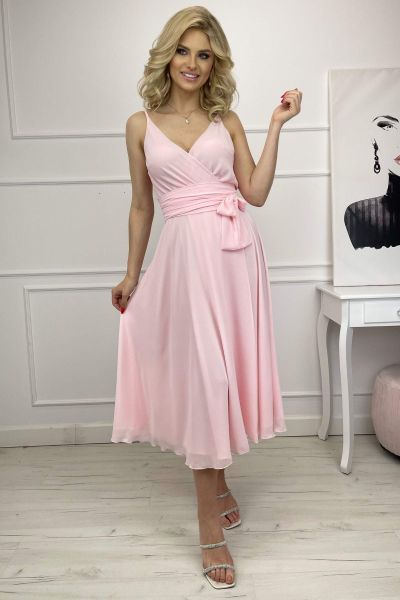 Różowa szyfonowa sukienka midi