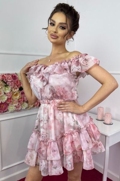 jasno różowa sukienka hiszpanka w kwiaty