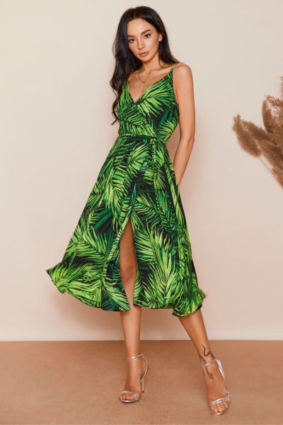 zielona sukienka midi w palmy na co dzień